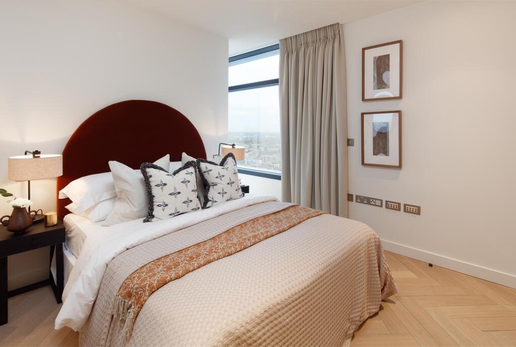 2 bed property in Principal Place, London